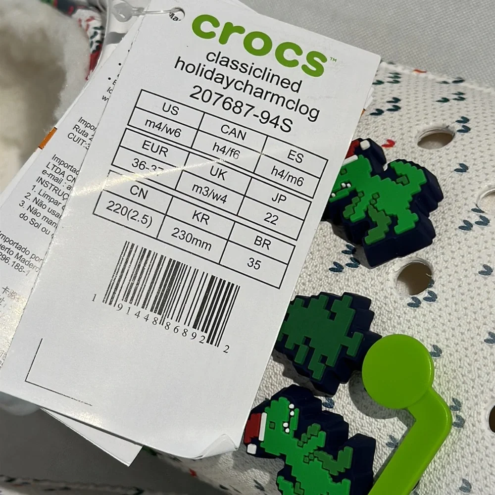 NEW Crocs Lined Christmas Charms Size 4M/6W